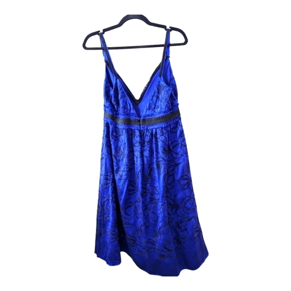 Vera Wang Royal blue with Black Embroidery Silk Dress Size 10 EUC - Picture 2 of 6